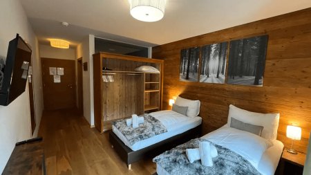 Chalet Valluga (Mountain Lodge)