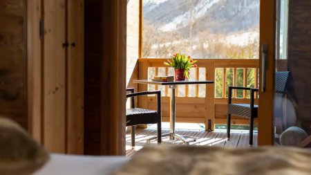 Hotel Ski Lodge
